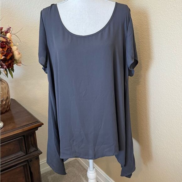 Torrid Charcoal Georgette Asymmetrical Shark Bite Gray Blouse Top ~ 1X - Picture 3 of 3